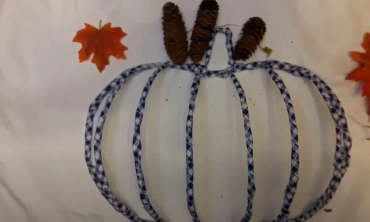 How to Make a DIY Wire Pumpkin Wreath the Easy Way