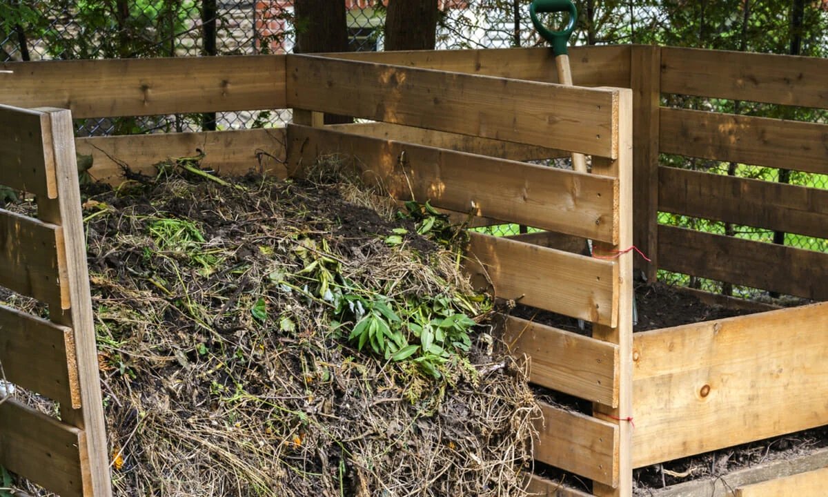 How to Build a DIY Compost Bin