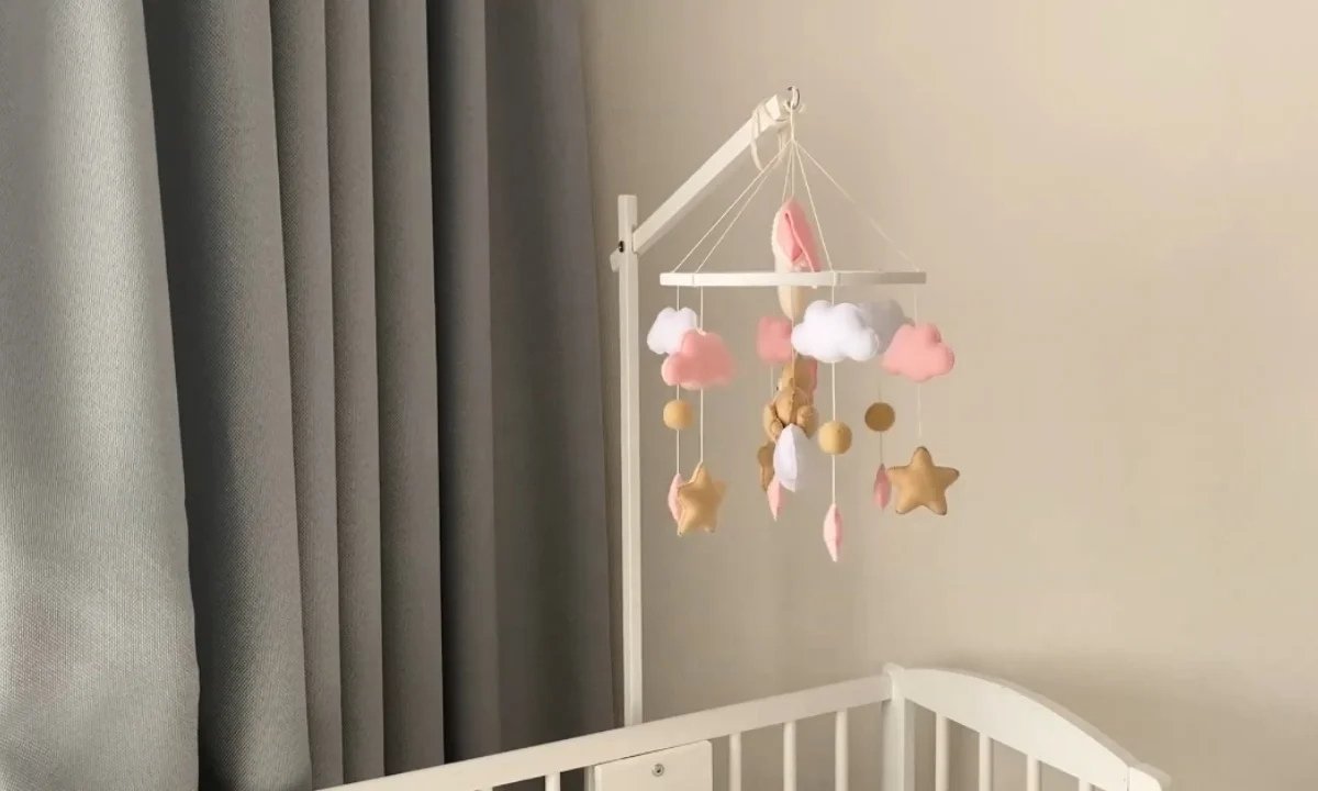 How to Make a Baby Mobile at Home