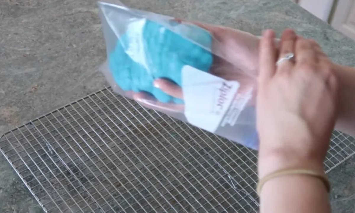 How to Make Homemade Playdough (Easy Recipe)